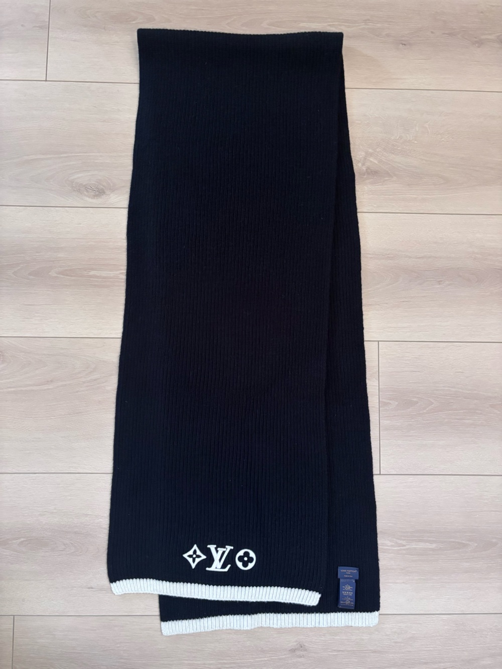 Louis Vuitton Headline Scarf M77928 100% Wool Back & White Embroidered